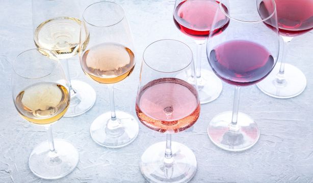 Uno de los mejores vinos de España en 2023 cuesta menos de 6 euros. Foto: Bigstock