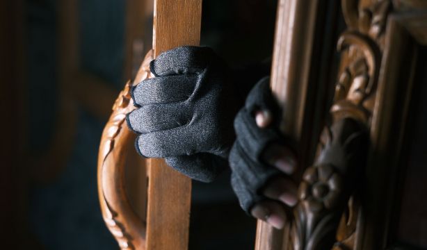 Cómo mantener tu casa a salvo de los ladrones en verano