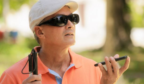 Personas con discapacidad reclaman aplicaciones de empleo, música o viajes accesibles