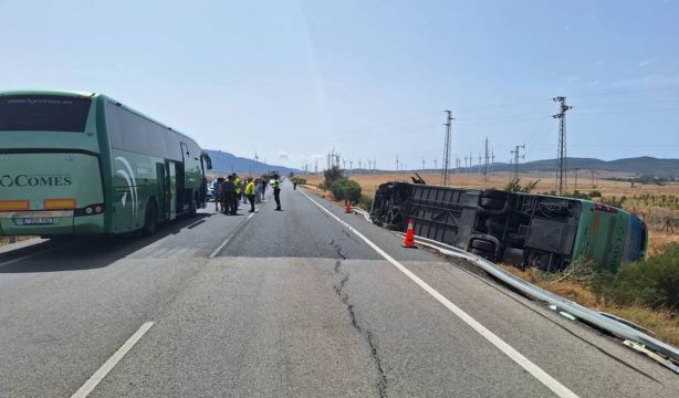 Un muerto y más de treinta heridos en el accidente entre un autobús y una moto en Tarifa