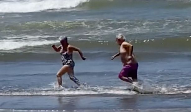VÍDEO: El tierno momento de una pareja mayor en la playa que ha conquistado a millones de personas Foto: TikTok