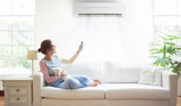 10 recomendaciones para evitar el cansancio durante los episodios de calor. Foto: Bigstock