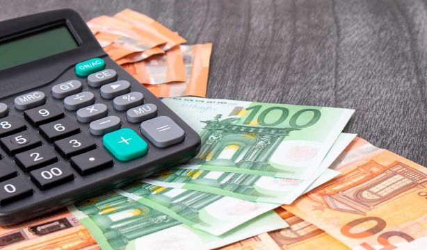 Asufin denuncia que la banca ni remunera los depósitos ni baja comisiones pese a sus mejores resulta. Foto: bigstock