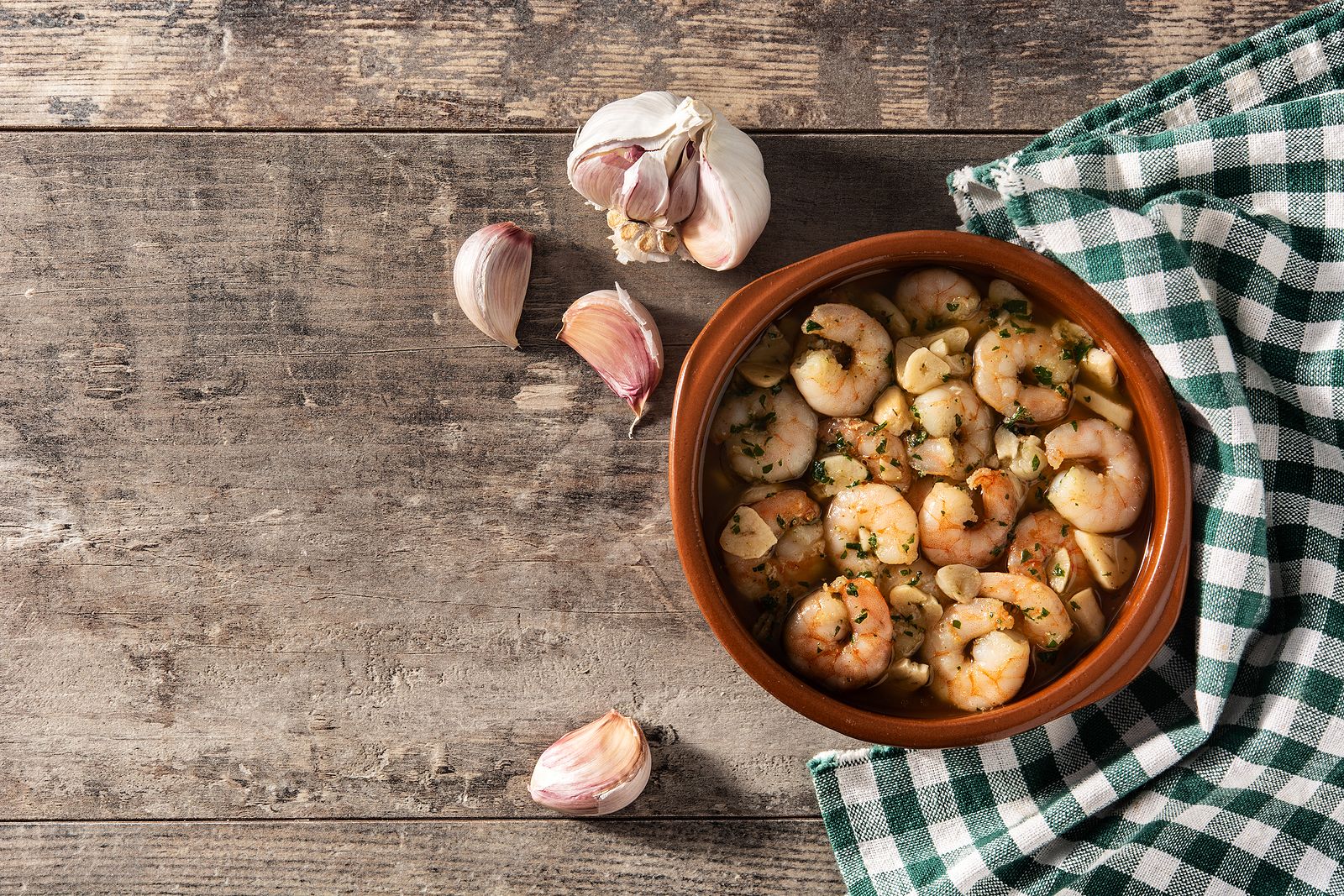 La mejor receta de gambas al ajillo, con truco incluido para que estén aún más sabrosas. Foto: Bigstock