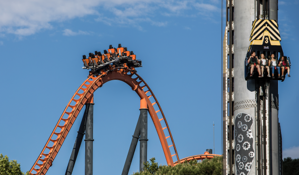 10 atracciones en las que subirse para celebrar el Día Internacional de las Montañas Rusas