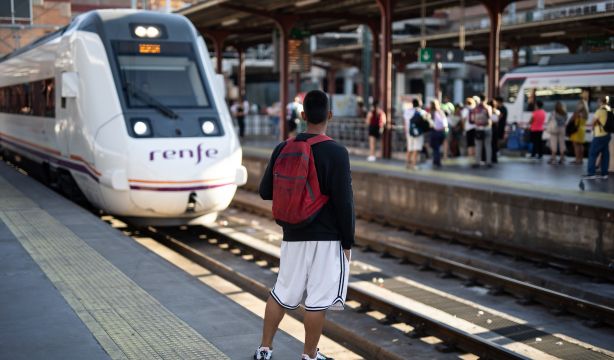 Renfe implanta un sistema de información para personas con discapacidad auditiva