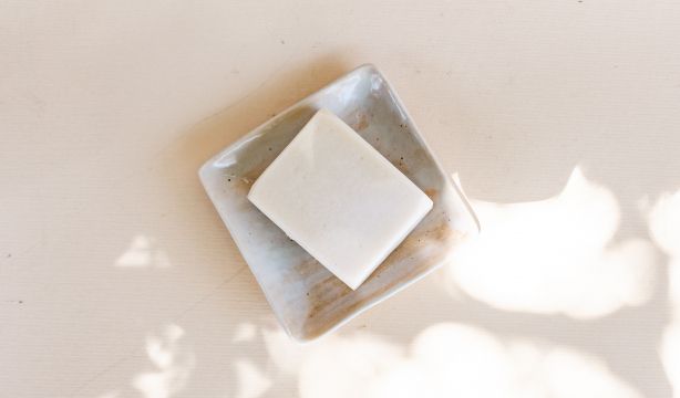 Descubren un método para reciclar plásticos y convertirlos en jabón