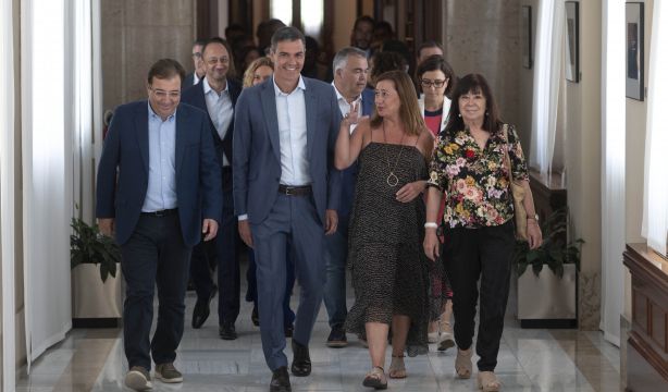 Sánchez anuncia su intención de presentarse a la investidura