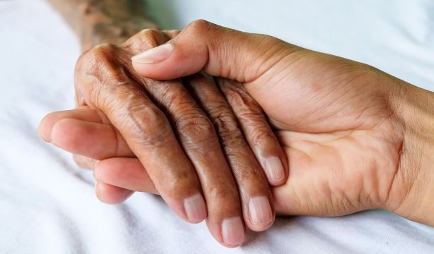 La reforma de la Ley de Dependencia refuerza la atención en los hogares