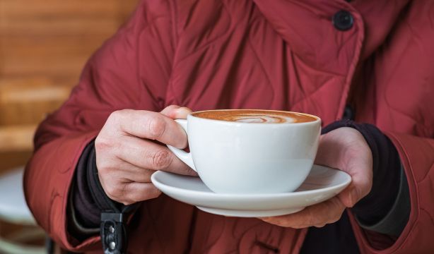 ¿Tomas café todos los días? Esto es lo que le ocurre a tu cerebro