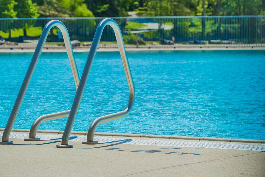 Muere la niña de 4 años que casi se ahogó el lunes en una piscina. Foto: BIgstock