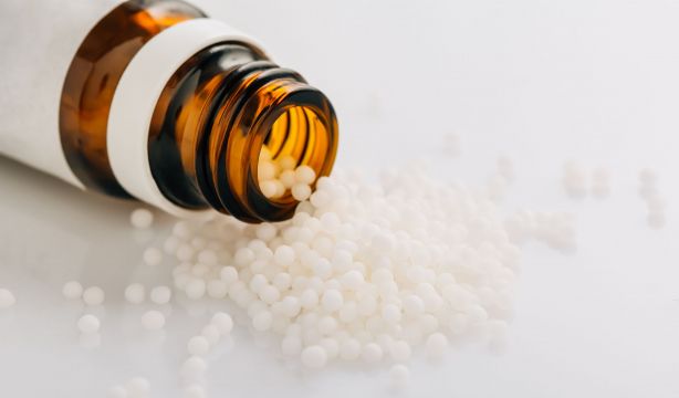 Duras críticas a la OMS por apoyar la homeopatía