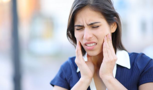Otro problema de padecer estrés: produce problemas bucodentales
