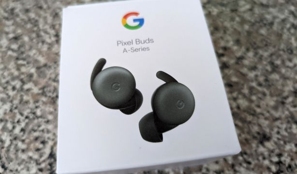 El aviso de Google a los usuarios sobre cuándo deben limpiar sus auriculares Pixel Buds
