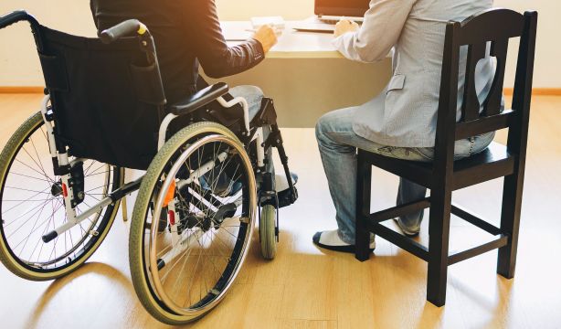 La Seguridad Social avisa: este es el límite de edad para solicitar una pensión de incapacidad