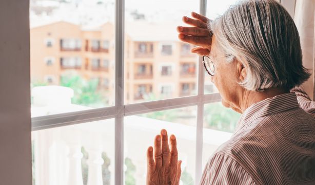 Qué es el síndrome vespertino que padecen muchas personas con demencia