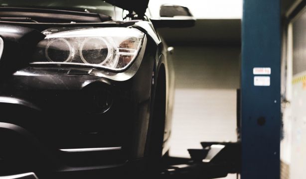 Neumáticos, aceite y frenos, entre los elementos a revisar en el coche a la vuelta del verano