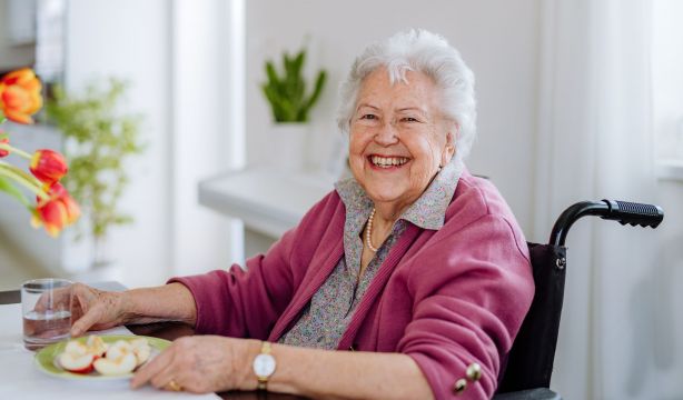 OCU aconseja adaptar baños y cocina para viviendas de personas mayores