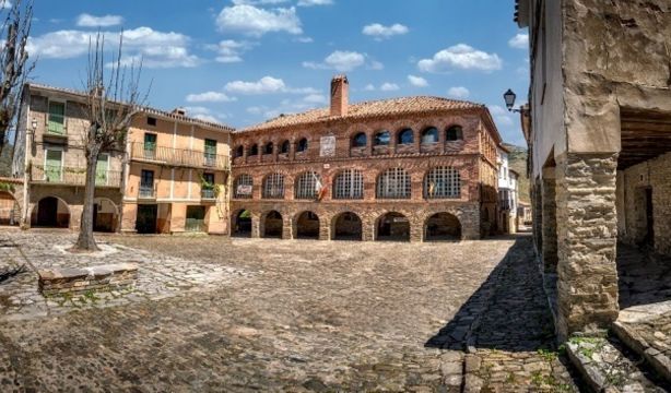 El precio de un palacio abandonado en un pueblo de Soria que te sorprenderá