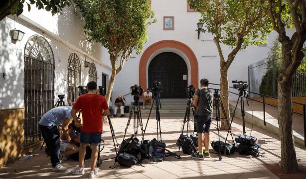 La madre de Rubiales pasa su primera noche atrincherada y en huelga de hambre