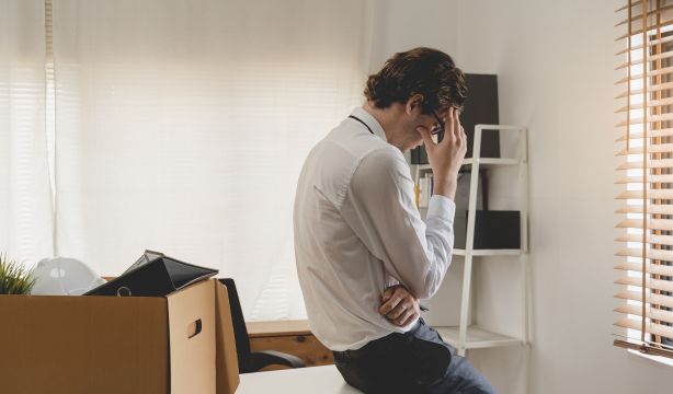 Qué es el "despido silencioso", un fenómeno que sufren más de la mitad de los trabajadores españoles. Foto: Bigstock