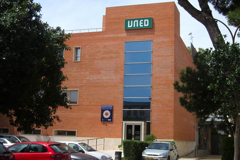 Jubilados se rebelan para que UNED sénior no prescinda de su profesora de 75 años: “Es edadismo”. Foto: EuropaPress Jubilados se rebelan para que UNED sénior no prescinda de su profesora de 75 años: “Es edadismo”. Foto: EuropaPress