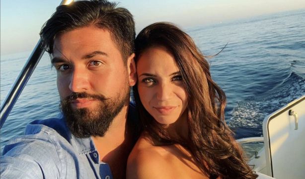 El humorista Manu Sánchez se compromete con su pareja tras acabar su tratamiento contra el cáncer