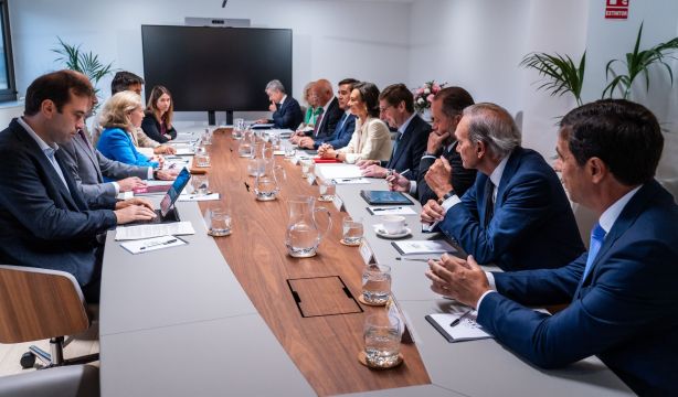 Calviño pide a la banca que pague más por los depósitos, pero no concreta medidas