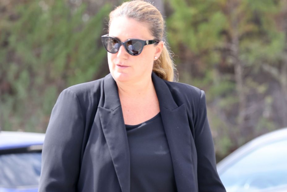 EuropaPress 5420475 carlota corredera llegada tanatorio paz despedir maria teresa campos 05