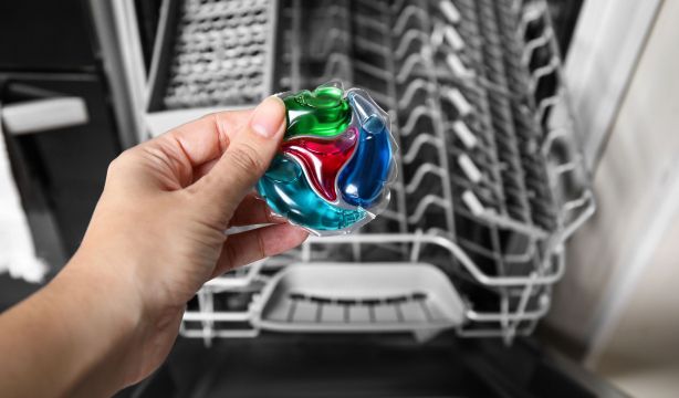 Pastillas, cápsulas o gel: ¿cuál es el mejor detergente para el lavavajillas?