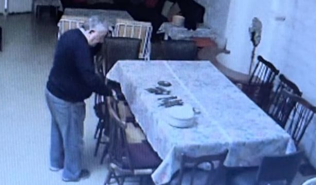 VÍDEO: Capta a su abuelo preparando su cumpleaños y conmueve en las redes. Foto: TikTok