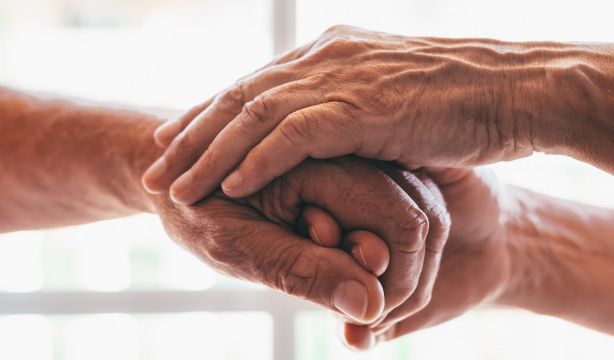 Suicidios en mayores: la prevención y acabar con el edadismo son claves