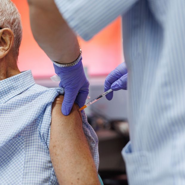 ¿Cuándo comienza la vacunación de la gripe y del Covid este otoño?