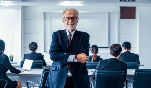 Cobrar pensión o subsidio, y a la vez trabajar, nueva propuesta de FEDEA para reformar la jubilación