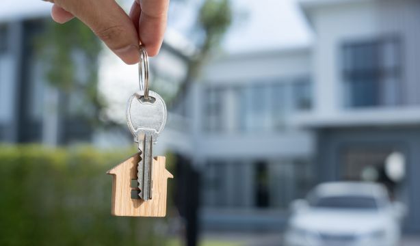 ¿Se puede solicitar la ayuda de 525 euros del Imserso con una pensión contributiva?