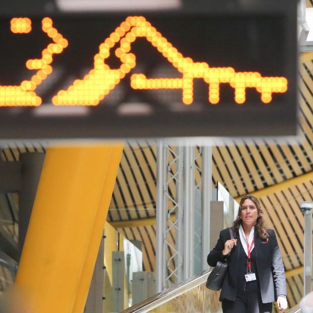 EuropaPress 2067797 azafata vuelo pasea terminal aeropuerto adolfo suarez madridbarajas