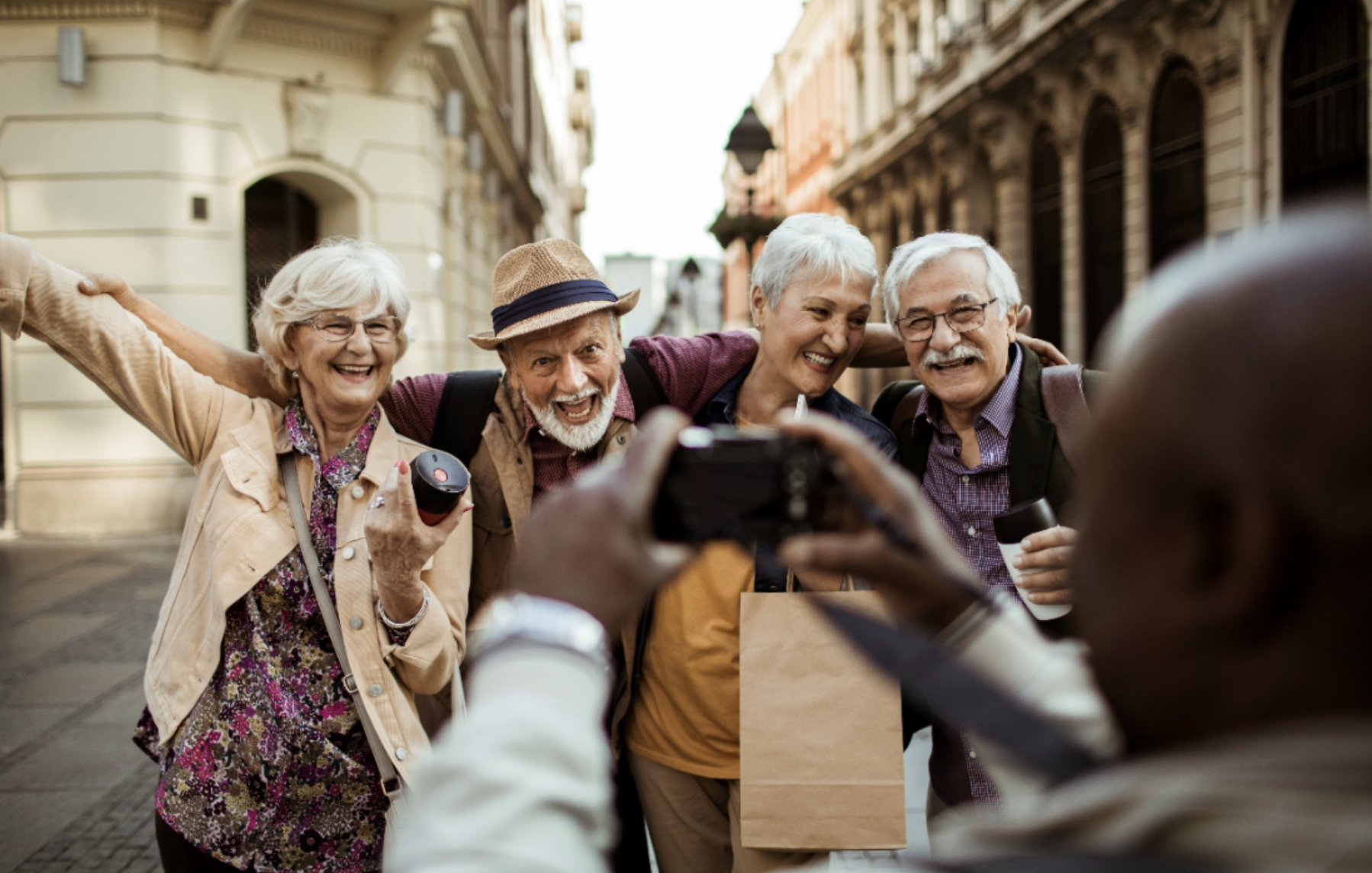 Si eres mayor de 60 años, prepárate para viajar en otoño