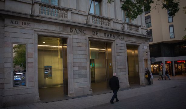 Septiembre trae un nuevo sablazo de Banco Sabadell: comisión de hasta 60 euros por la cuenta. Foto: EuropaPress