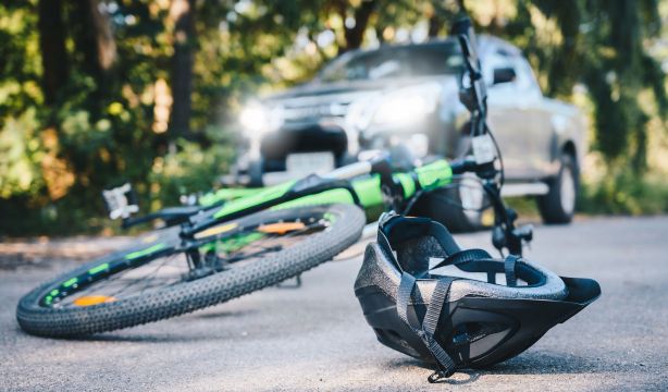 Fallece una joven de 21 años al ser atropellada por un vehículo cuando circulaba por el carril bici