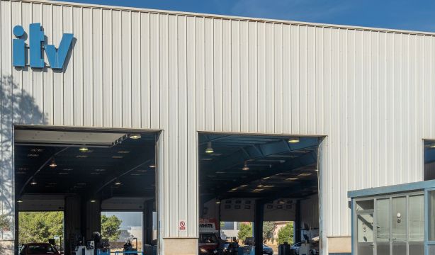 Estos son los vehículos que tienen que pasar la ITV cada seis meses