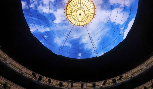 Jaume Plensa abre una ventana al cielo de Madrid en el techo del Teatro Real