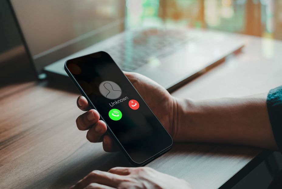 La Guardia Civil alerta de la palabra que nunca debes decir al coger el teléfono La Guardia Civil alerta de la palabra que nunca debes decir al coger el teléfono