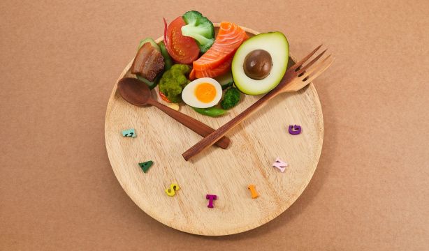 La alimentación con restricción horaria beneficia a la salud metabólica