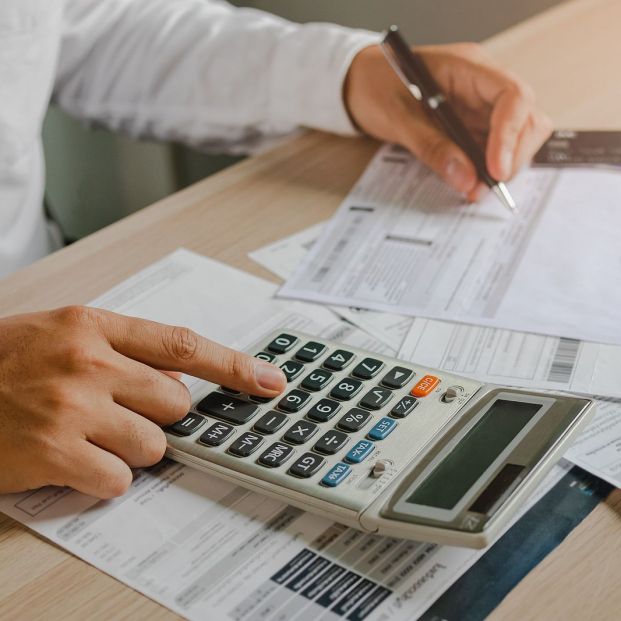 El pago del alquiler supone casi un 43% del salario de los españoles y la hipoteca un 26%