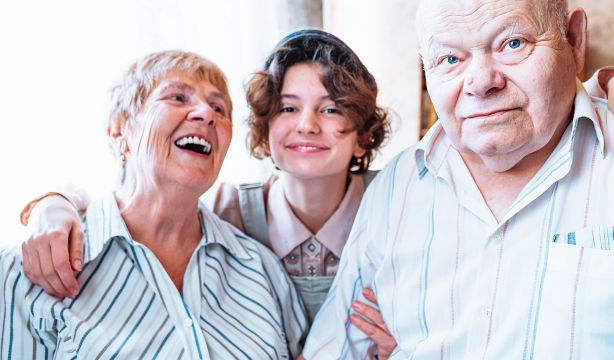 ¿Qué hombres jubilados pueden reclamar el plus de maternidad en su pensión?