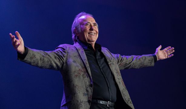 'A propósito de Joan Manuel Serrat', el libro que repasa la vida del artista. Foto: Europa Press