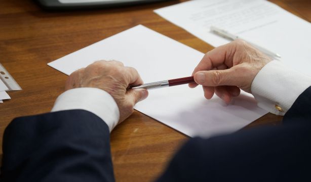 ¿Quién se queda con la herencia si todos los herederos la rechazan?