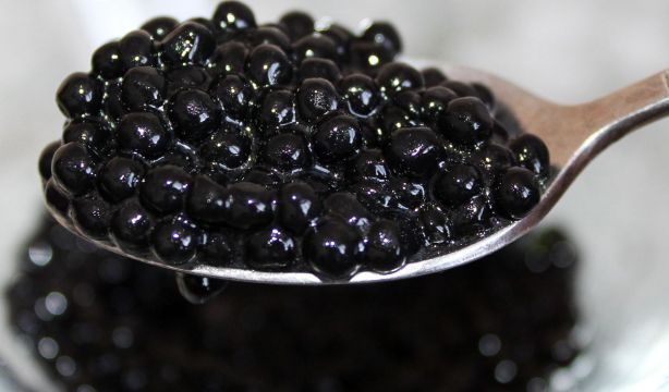 ¿Qué es el caviar y por qué es tan caro?