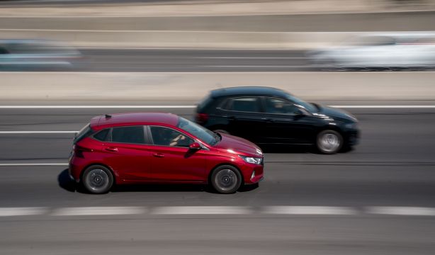 El truco para reconocer un coche camuflado de la DGT