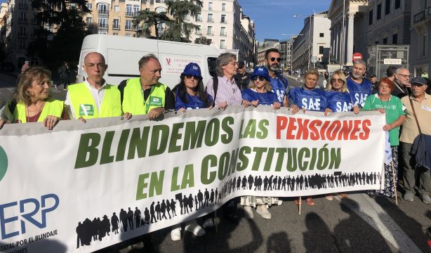 Los pensionistas se hacen oír en el Congreso: "Que blinden las pensiones en la Constitución"